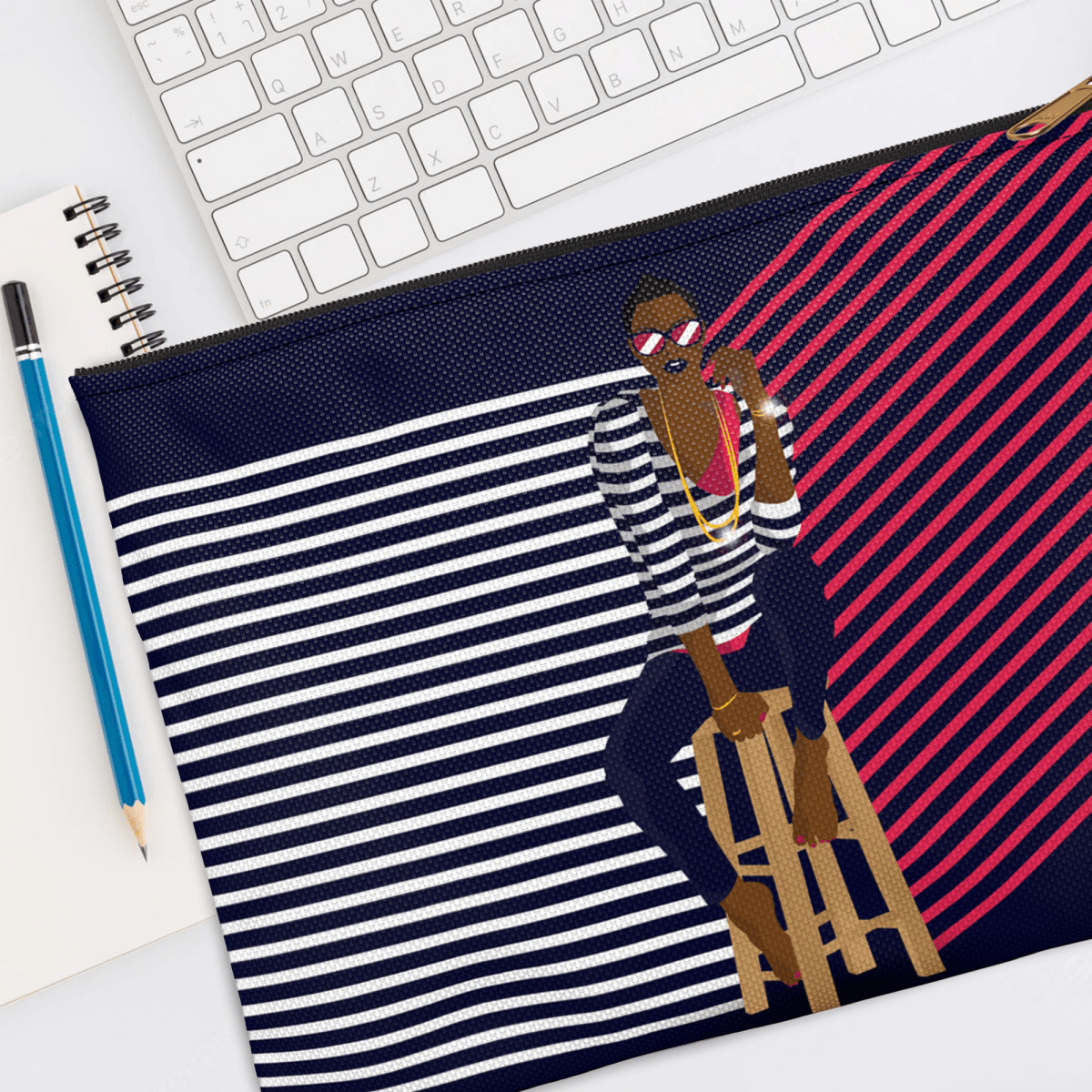 Lined Woman Accessory Pouch